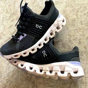 Oncloud running shoes. 5.5